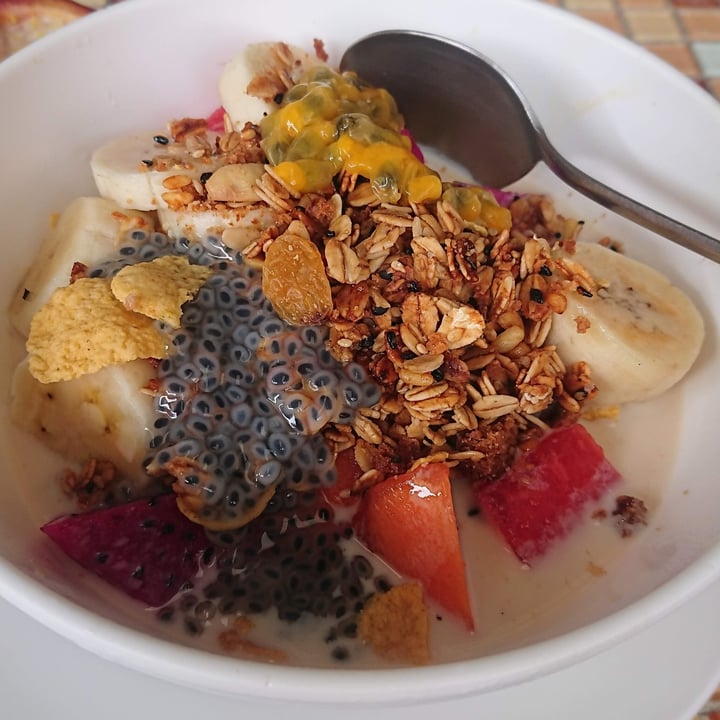 photo of Da's Home Bakery Muesli With Soy Yogurt And Fruit shared by @betterplanet on  07 Jan 2023 - review