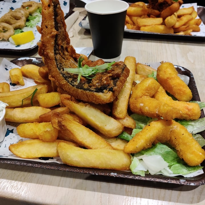 photo of No Catch Vegan cod & chips shared by @dillonsmith on  05 Apr 2023 - review