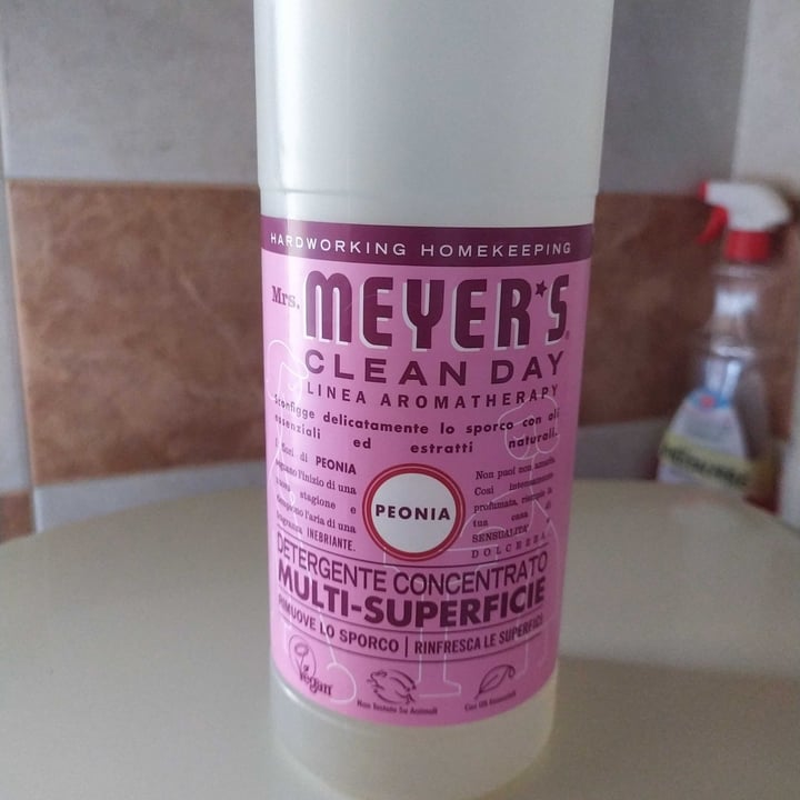 photo of Mrs. Meyer's Clean Day Multi surface peony scent shared by @ramocchia on  17 Feb 2023 - review