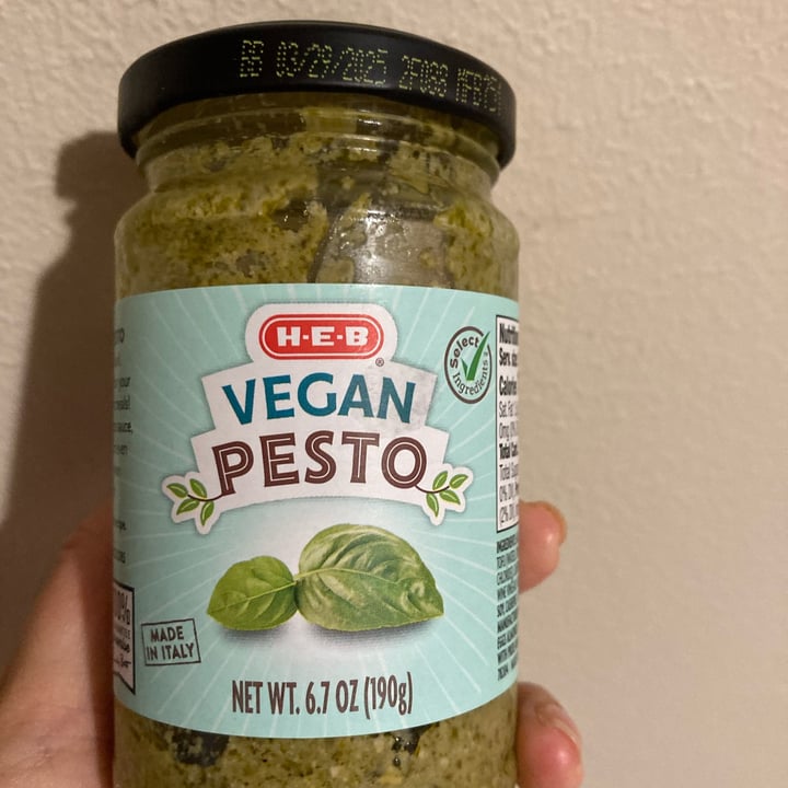 photo of H-E-B Vegan pesto shared by @punksappho on  08 Jul 2023 - review