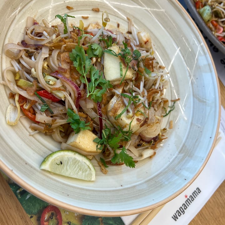 photo of Wagamama Pad thai vegan shared by @chiaramerli on  15 Apr 2023 - review