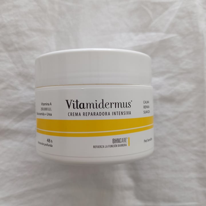 photo of Vitamidermus Crema reparadora intensiva shared by @vintognuk3 on  13 Jan 2023 - review