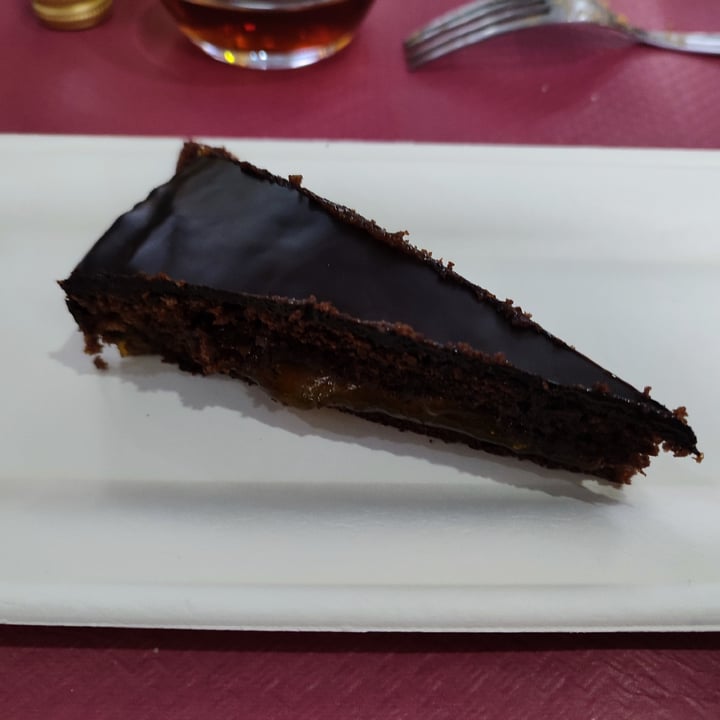 photo of Alice e Viola - Cucina vegetale Torta sacher shared by @danone on  28 Jan 2023 - review