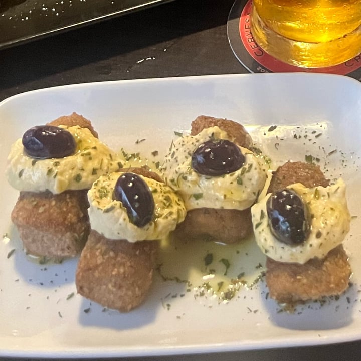 photo of B-12 Rte Bar Vegano Croquetes Amb Hummus shared by @devon0 on  16 Aug 2023 - review