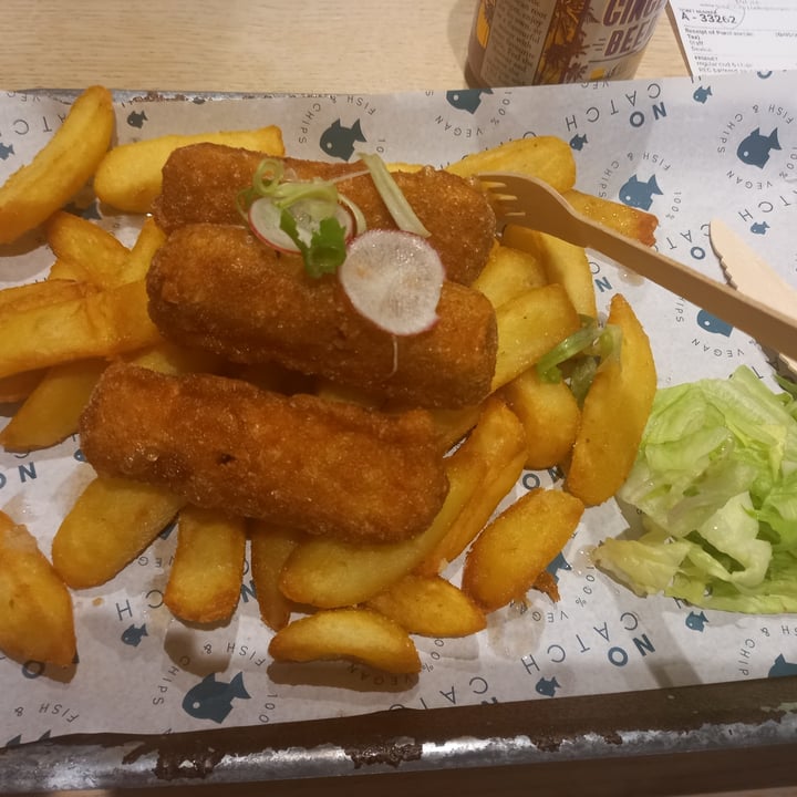 photo of No Catch Battered sausages & chips shared by @sarahnm on  01 Jun 2023 - review