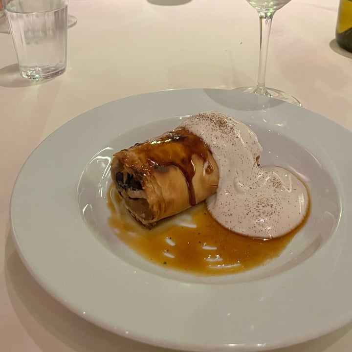 photo of Amador Strudel De Manzana shared by @vegankity on  25 Jan 2023 - review