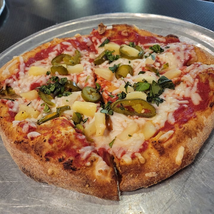 photo of Mellow Mushroom Pizza shared by @pinkobsessedvegan on  31 Jan 2023 - review