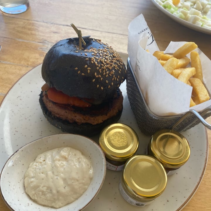 photo of RoMarley Beach House Hamburguesa Feed The Lion shared by @andreabastien on  25 Jul 2023 - review