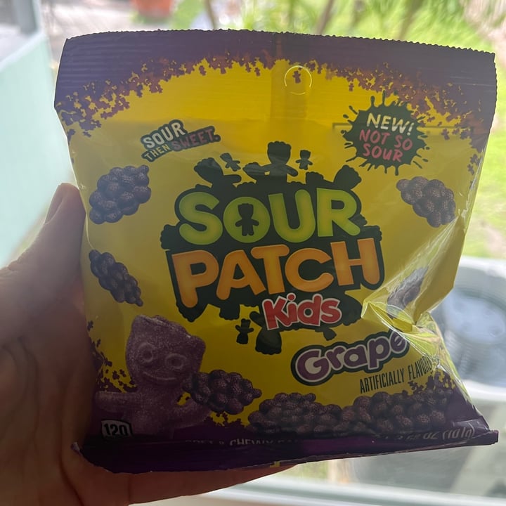 photo of Sour Patch Kids Grape shared by @ameriamber on  23 Mar 2023 - review