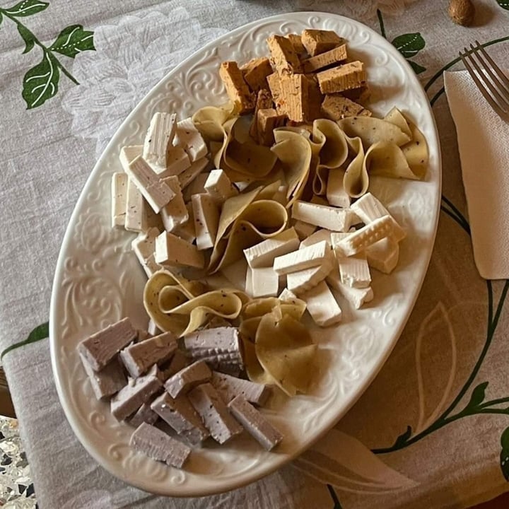 photo of I Trulli di Albi formaggi semi stagionati shared by @pugliavegan on  31 Jan 2023 - review