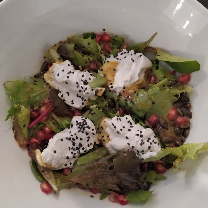 photo of Uh Mami Ensalada La damos con queso shared by @veggieandcatlover on  12 Feb 2023 - review