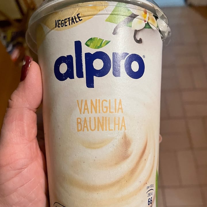 photo of Alpro Vaniglia Baunilha Yogurt shared by @lucykyra on  24 Mar 2023 - review
