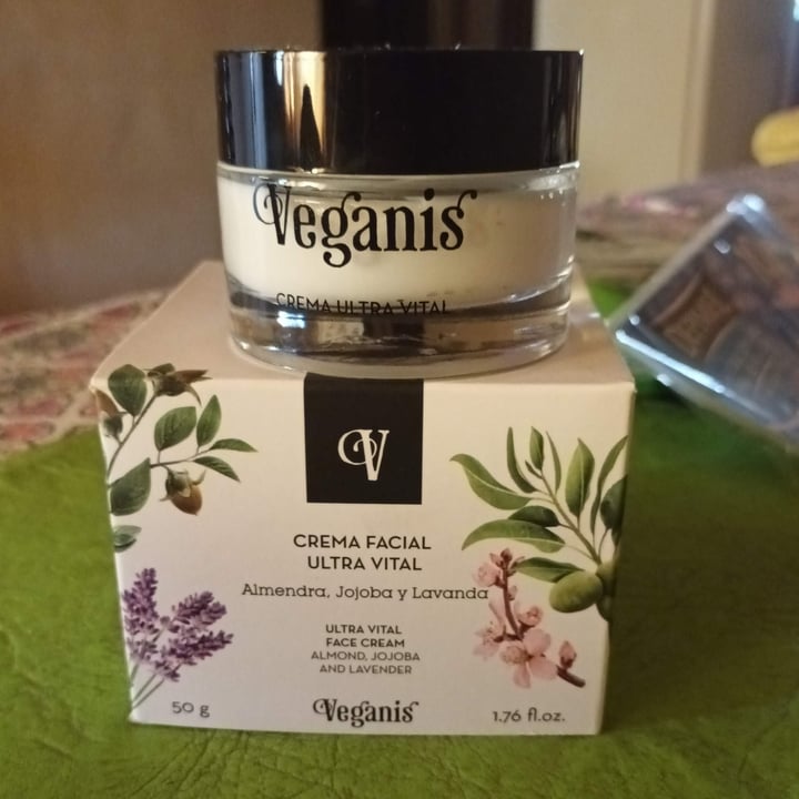 photo of Veganis Crema Facial Ultra Vital Almendra Jojoba y Lavanda shared by @klemosgg on  07 Mar 2023 - review