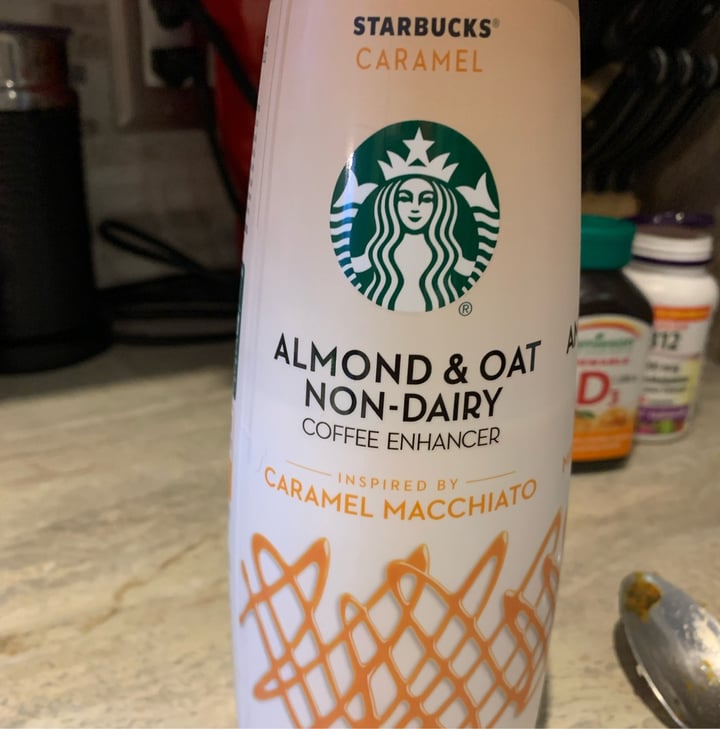 photo of Starbucks Almond milk and oat milk Caramel macchiato creamer shared by @jahanb on  15 Mar 2023 - review