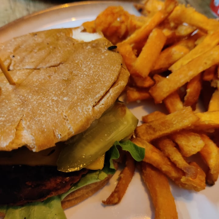 photo of Pray for Burger Beef Smash shared by @euetta on  04 Mar 2023 - review