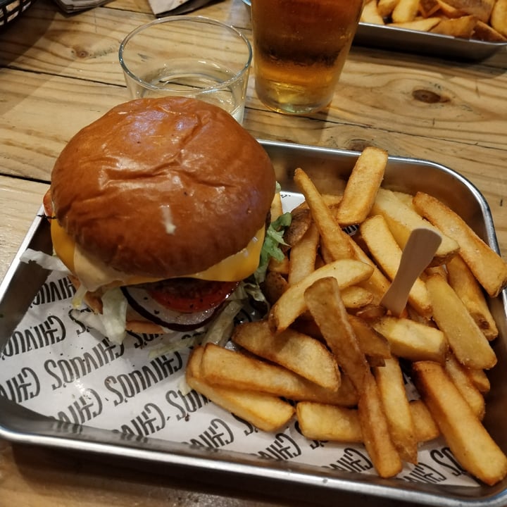 photo of Chivuo's (Raval) Cheese Vegan Burger shared by @masutil87 on  19 May 2023 - review