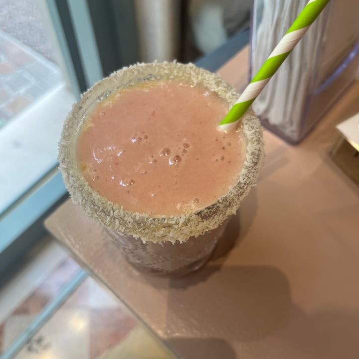 photo of Camelia Bakery Frullato Cocco E Fragola shared by @giuliettaveg on  24 Apr 2023 - review
