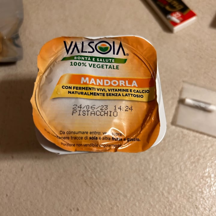 photo of Valsoia yogurt pistacchio shared by @silvietta on  29 May 2023 - review