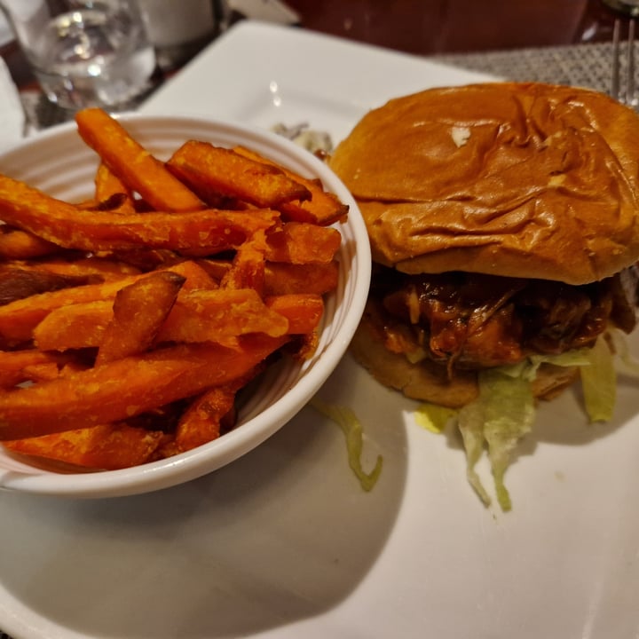 photo of The City Bar and Diner Kentucky BBQ Pulled Jackfruit shared by @annakabana on  24 Mar 2023 - review