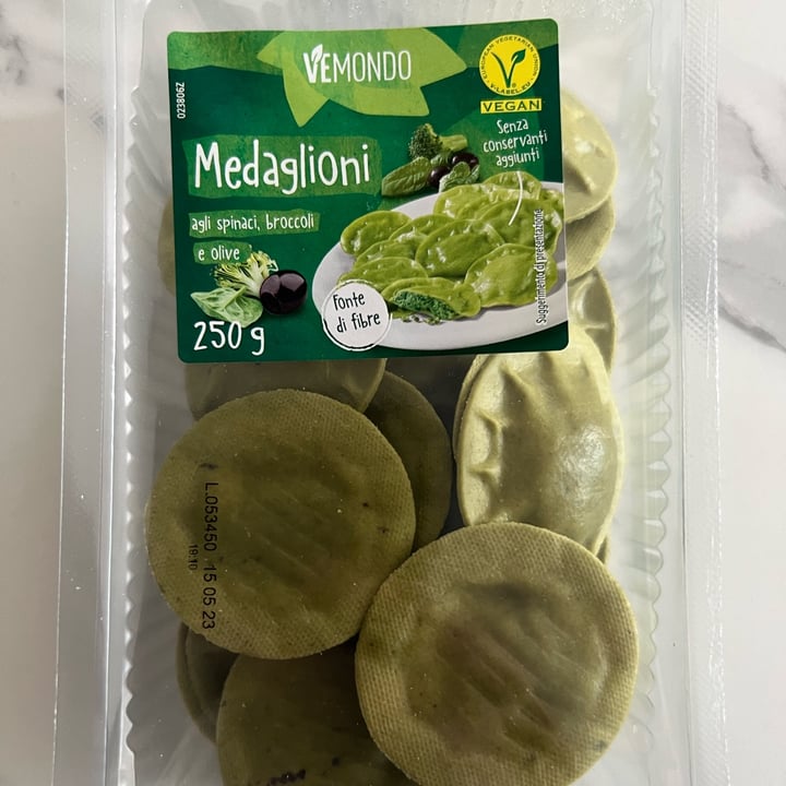 photo of Vemondo Medaglioni Agli Spinaci, Broccoli E Olive shared by @indigin on  22 Apr 2023 - review
