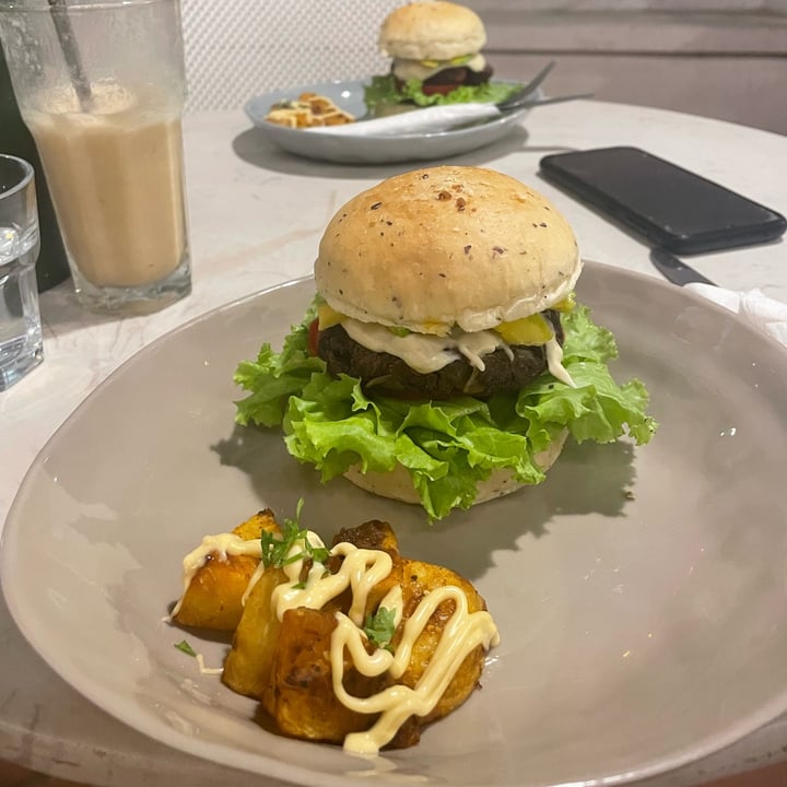 photo of Abracado Blackbean Burger shared by @kelsim on  18 May 2023 - review