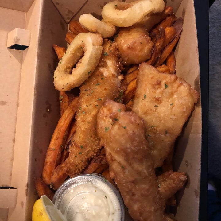 photo of The Fish Shack Vegan Seafood Basket shared by @ch34 on  25 Dec 2022 - review