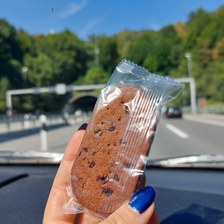 photo of Bene.Si coop Frollini biologici al cacao e gocce di cioccolato shared by @cloudyaquilegia on  14 Aug 2023 - review