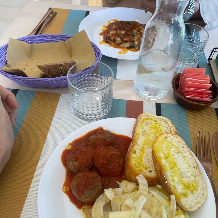 photo of gastronomia vegetariana vegana - dispensa cucina e mercato Polpette Di Ceci E Lenticchie, Finocchi E Pane Con Olio shared by @andriveg on  20 Dec 2022 - review