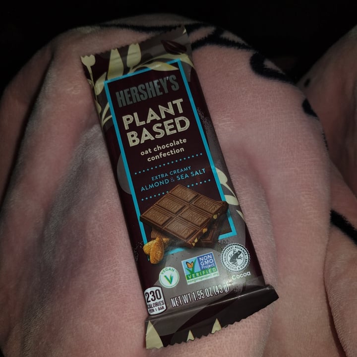 photo of Hershey's plant based oat chocolate confection almond & sea salt shared by @alyssaa on  28 Jul 2023 - review