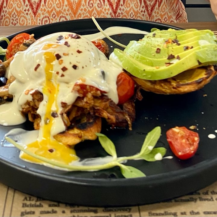 photo of Vegan Streetfood Deli - Obs Eggs Benedict shared by @tonibrockhoven on  16 Jan 2023 - review