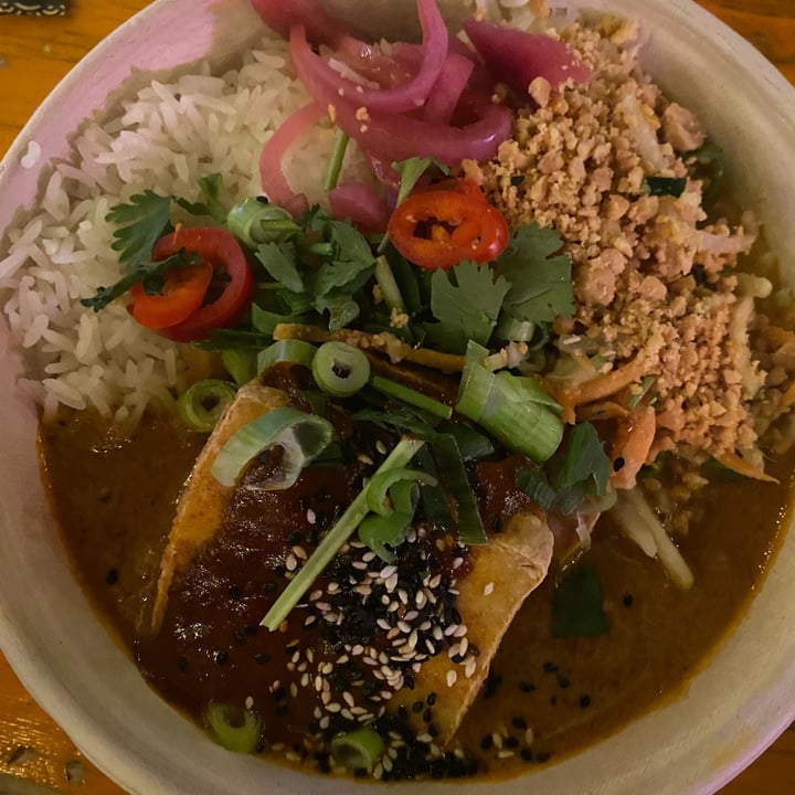 photo of Silk Road Street Food Red Thai Curry shared by @bennifromthebloc on  07 Mar 2023 - review