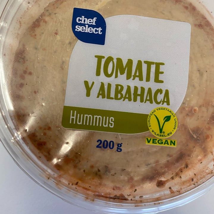 photo of Lidl hummus tomate y albahaca shared by @martinyague on  10 Jan 2023 - review