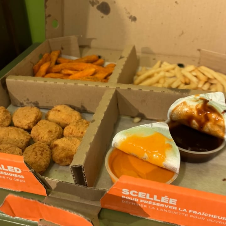 photo of Pizza Pizza Plant-Based Combo Box shared by @bugbiro on  27 Dec 2022 - review