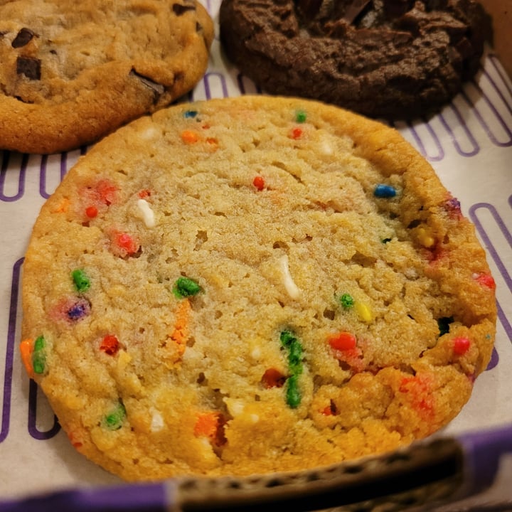 photo of Insomnia Cookies Vegan Birthday Cake Cookie shared by @strawberrycupcake on  25 May 2023 - review