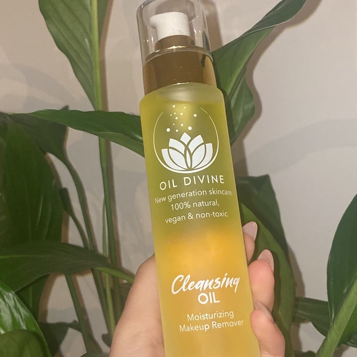 photo of Oil Divine Moisturizing Cleansing Oil shared by @ashleyskim on  13 Mar 2023 - review