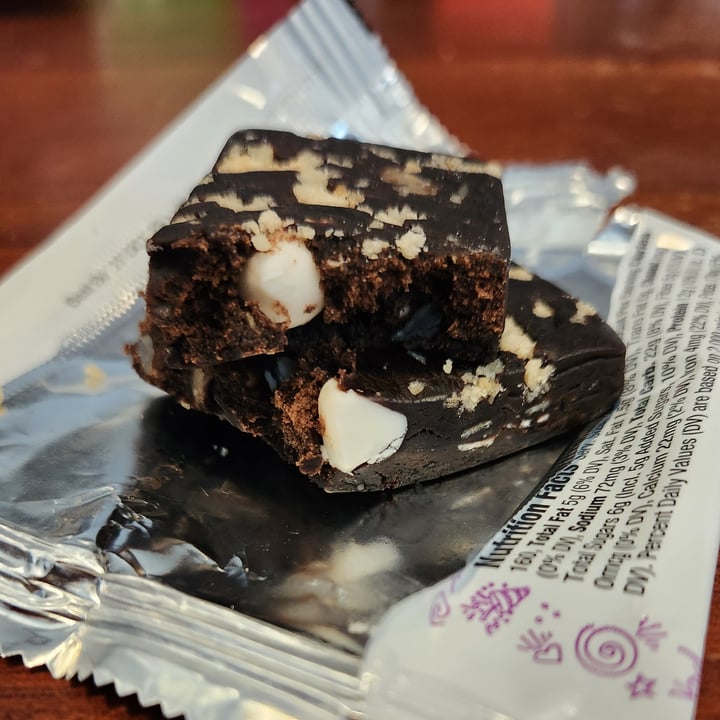 photo of Lenny & Larry’s Complete Cookie Bar: Cookies and Cream shared by @lizzib on  30 Mar 2023 - review