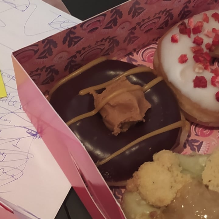 photo of Brammibal's Donuts Chocolate Peanut Fudge shared by @bratkart0ffel on  07 May 2023 - review