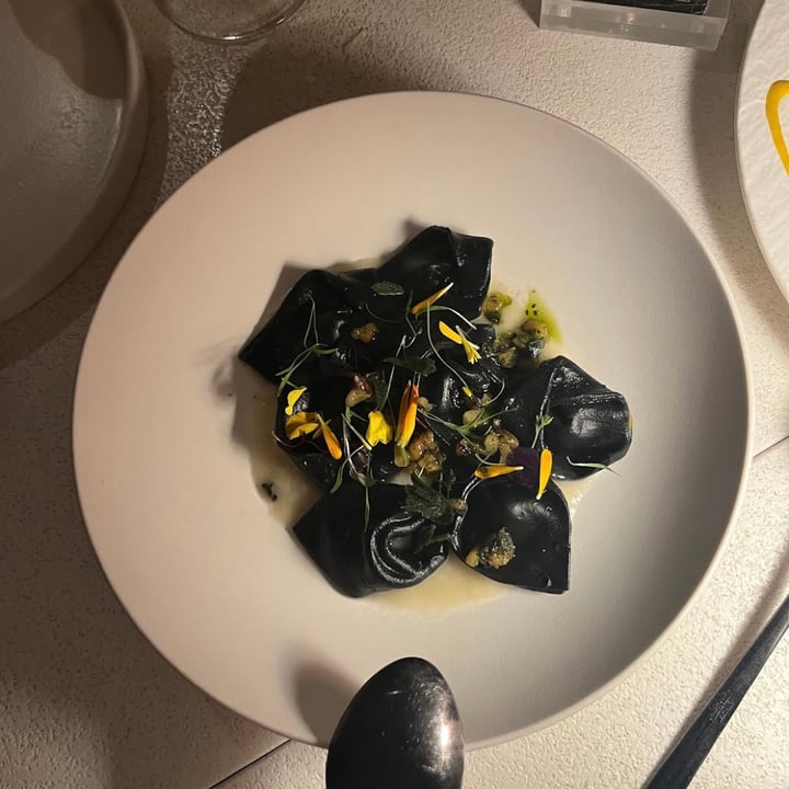 photo of MUDRÁ Plant Based - Madrid Tortelloni Nero shared by @sindhu on  28 Jan 2023 - review