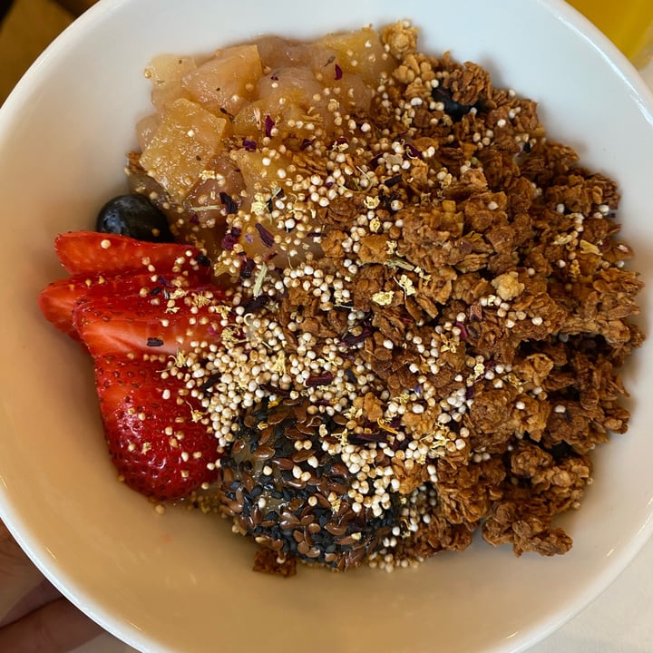 photo of Flow Specialty Coffee Bar & Bistro Oatmeal shared by @juliprisma on  08 Jun 2023 - review