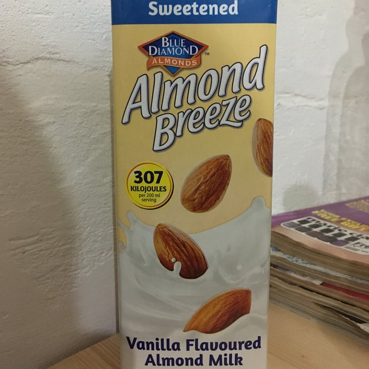 photo of Almond Breeze Original Almond Milk Sweetened shared by @sylvacharm on  30 Jul 2023 - review