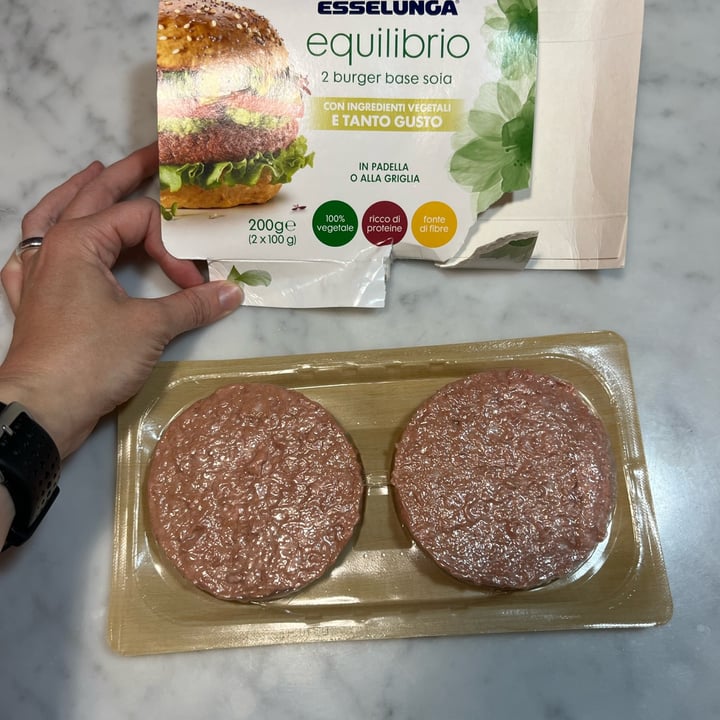 photo of Esselunga equilibrio burger Vegetali A Base Di Soia shared by @katezili8 on  21 Jun 2023 - review