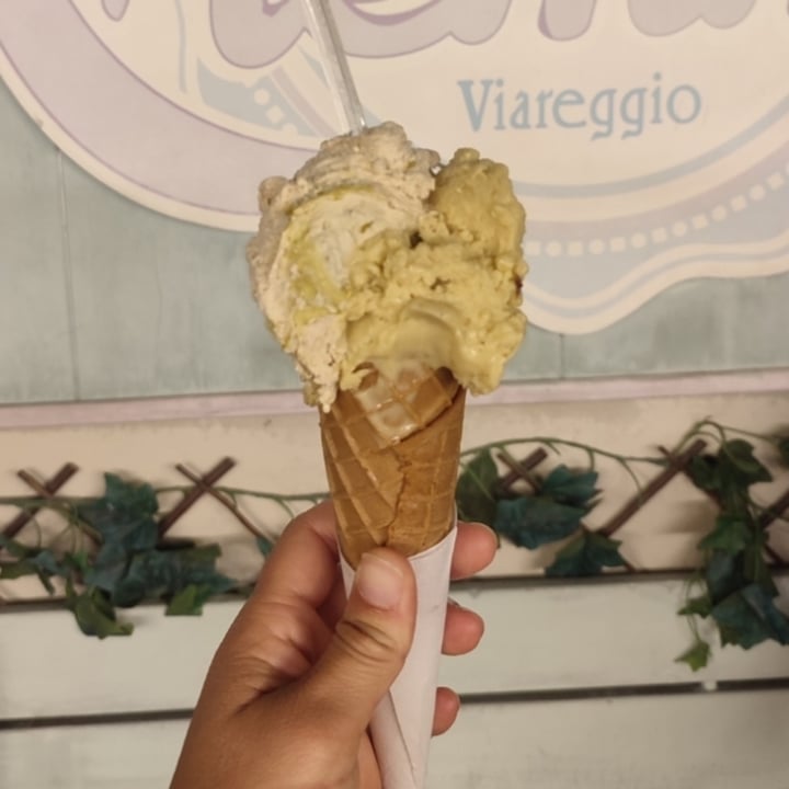 photo of gelateria Kremmy Gelato pistacchio e caffè shared by @monica86 on  30 Jul 2023 - review