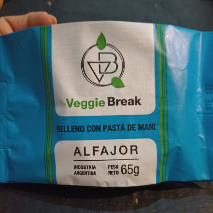 photo of Veggie Break Alfajor relleno con pasta de maní shared by @soana on  13 Jan 2023 - review