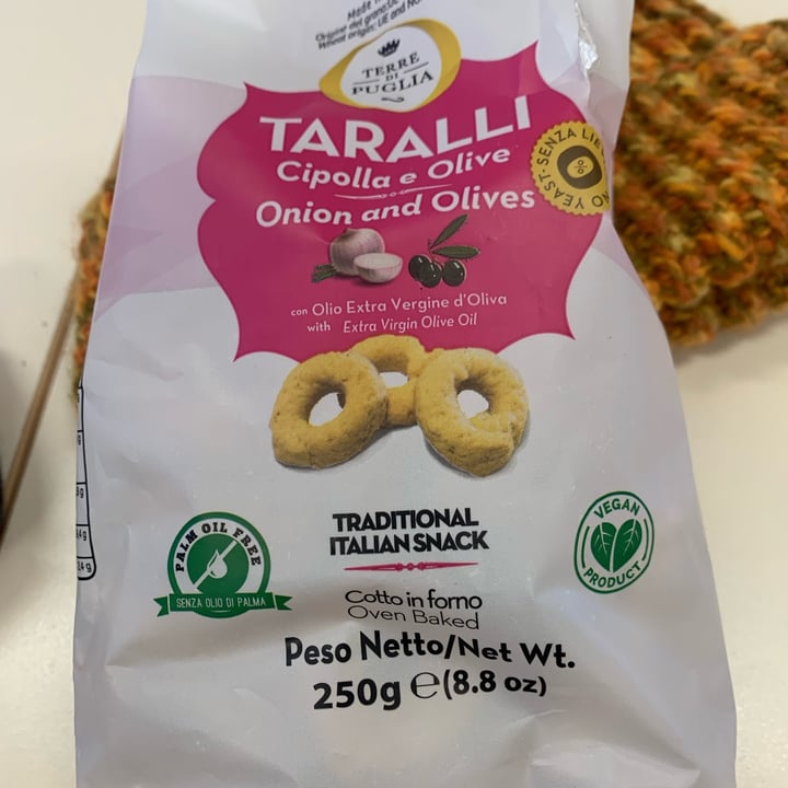 photo of Terre di Puglia taralli cipolla e olive shared by @victoriantonioni on  28 Jan 2023 - review