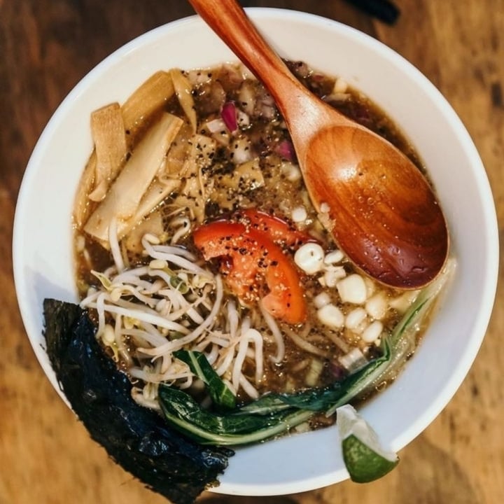 photo of Vegan Ramen Mei CDMX Tokyo Shoyu shared by @sofia-eb-her on  13 Jan 2023 - review