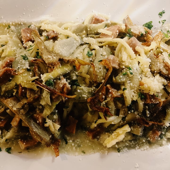 photo of Buddy Italian Restaurant Cafè Spaghetti con guanciale, pecorino e carciofi shared by @cazzotti on  09 Jan 2023 - review
