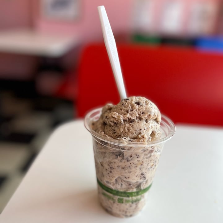 photo of Licks Unlimited Oatmeal Chocolate Chip Cookie Ice Cream shared by @katiewink on  22 May 2023 - review
