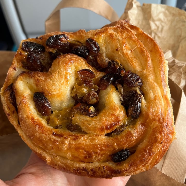 photo of Land&Monkeys Turenne Pain Aux Raisins shared by @alistar on  28 Dec 2022 - review