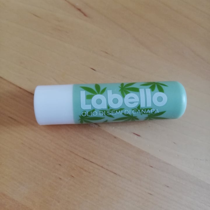 photo of Labello Naturally Vegan - Olio di canapa e burro di karitè shared by @monica7fiorellino on  22 Apr 2023 - review