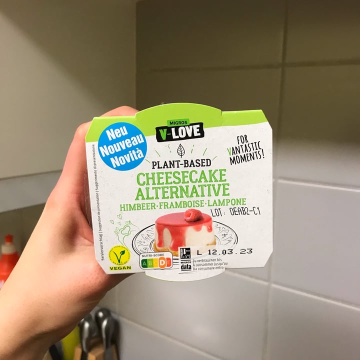 photo of Migros V-Love Cheesecake Alternative Raspberry shared by @arenavegan on  18 Feb 2023 - review